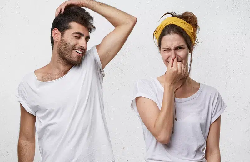 7 راه برای رفع بوی بد بدن و عرق کردن